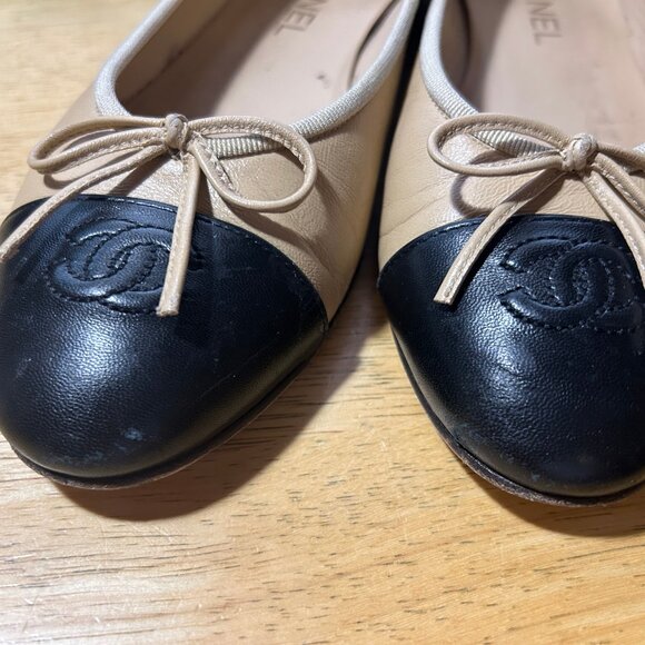 Womens Chanel Beige Black Capped Toe Interlocked CC Ballet Flat Shoes 39 US/8.5 - Picture 16 of 16